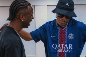 小罗社媒晒与维尼修斯合照：25岁生日快乐，给你一个大大的拥抱